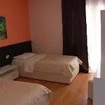 La Favorita Тирана