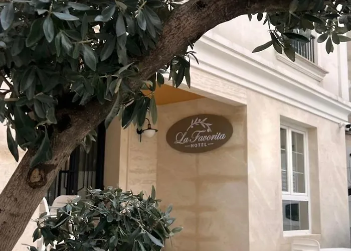 La Favorita Otel Tiran